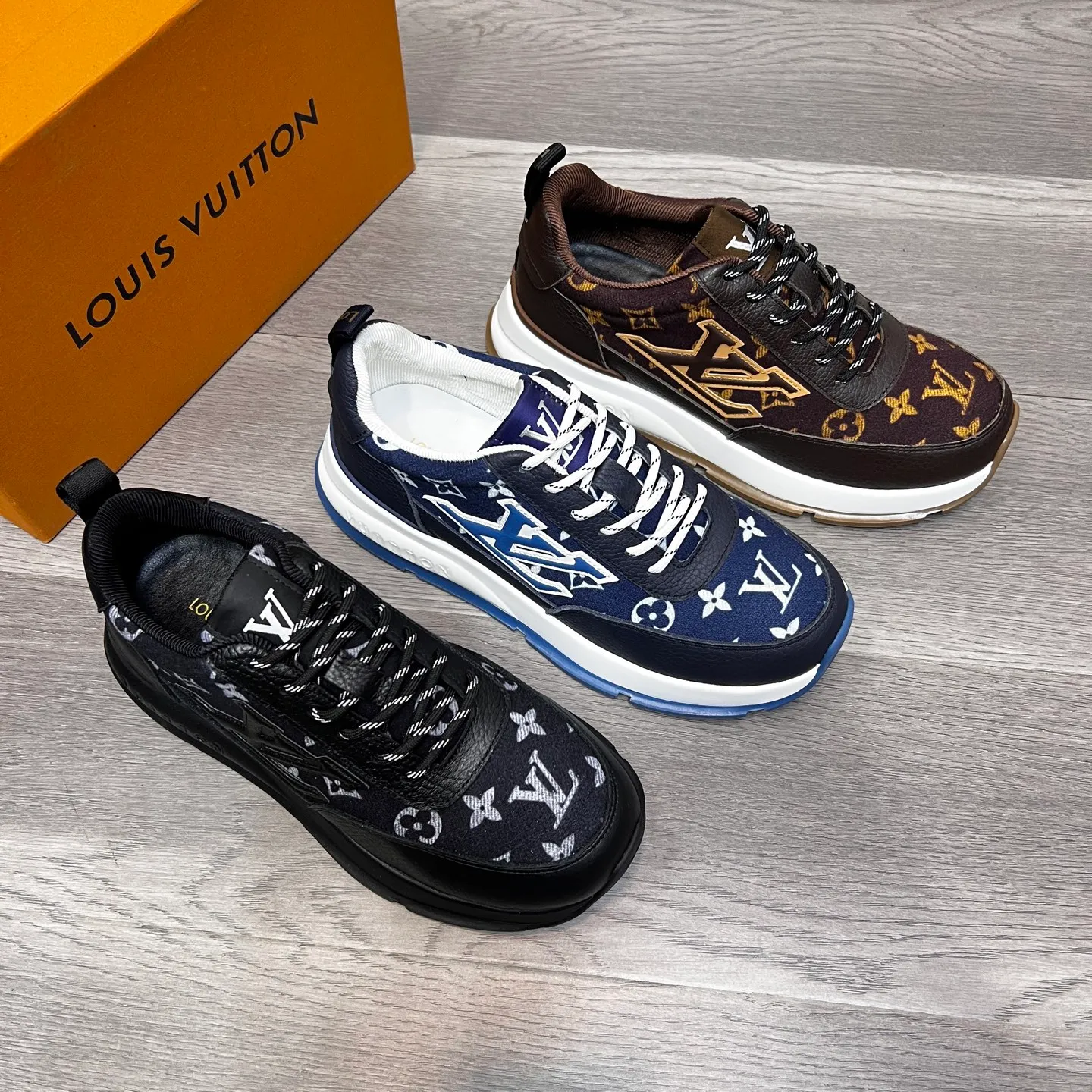 Factory price: 438💰LVZhe's new casual sports shoes for men👉 👉 Fashionable and versatile, 💞 simple and elegant style, 🔊 The fabric is made of imported cowhide with original fabric, ☑️Sheepskin feet inside, original wear-resistant rubber outsole, exclusive new style, actual shot, three colors available, code number: 38-44, (45 can be customized)